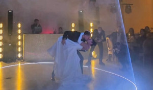 Κατσούλης - Ρουμελιώτη: Το πιο ανατρεπτικό γλέντι! Μετά τον πρώτο χορό και τα ζεϊμπέκικα, έπαιξαν μπάλα στη μέση της πίστας