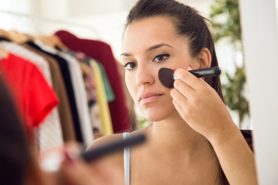 Το μακιγιάζ σου δεν κρατάει; Πιθανόν κάνεις αυτό το λάθος