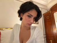 Το κοντό «French girl» στιλ: Η νέα εμμονή των celebrities που θα μας γοητεύσει την άνοιξη