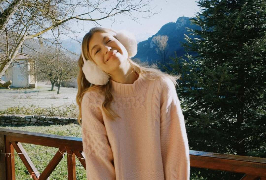 Κλέλια Ανδριολάτου: Γιορτινές στιγμές ηρεμίας στο χειμωνιάτικο τοπίο των Καλαβρύτων και το αγουροξύπνημα με θέα τα έλατα