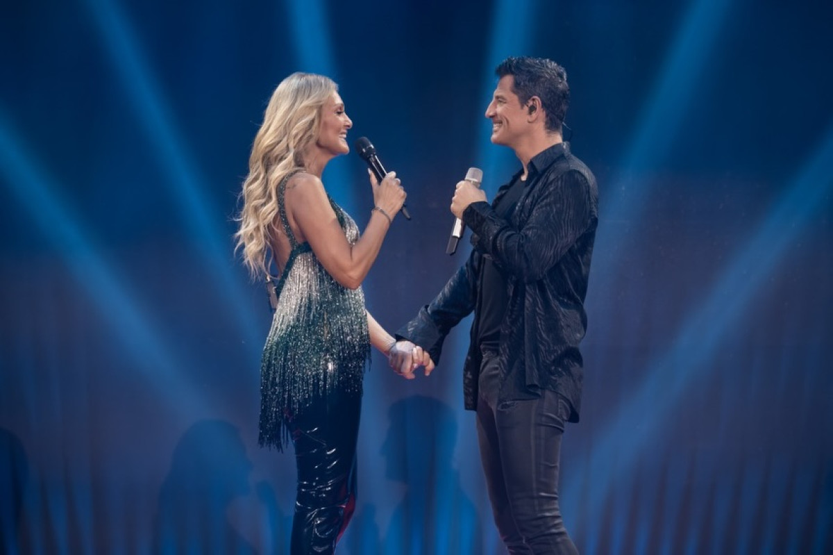 Ο Σάκης Ρουβάς έριξε τη Θεοδωρίδου -κυριολεκτικά- στα πατώματα με ένα τραγούδι