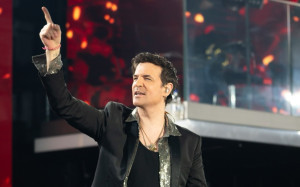 Νίνο: Εκτός μαγαζιού απόψε το βράδυ ο τραγουδιστής. Τι συμβαίνει;