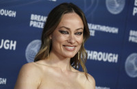 Εβδομάδα Μόδας Νέας Υόρκης: Η Olivia Wilde έδωσε στο naked dress μια boho chic πινελιά