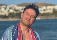 Αργύρης Αγγέλου: Όσα αποκάλυψε για το καλοκαίρι του, την προσωπική του ζωή και το reunion του «Παρά Πέντε»