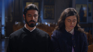 Άγιος Έρωτας: Η απόρριψη της Ελευθερίας οδηγεί τη Χλόη στην αγκαλιά του πατέρα Νικόλαου ξανά