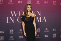 Ένα ρουζ, πέντε χρήσεις: Στα 44 της, η Τζέσικα Άλμπα αποκαλύπτει τη ρουτίνα μακιγιάζ της για ένα ανεπιτήδευτα υπέρλαμπρο look