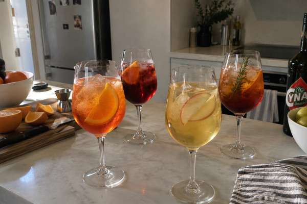 Spritz χωρίς Aperol; 3+1 πιο φθινοπωρινές εκδοχές για όσους αρνούνται ακόμα να αποχαιρετήσουν το καλοκαίρι