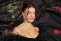 «Έκλαιγα κάθε μέρα»: Η Millie Bobby Brown μιλά για τις επιθέσεις προς την εμφάνισή της