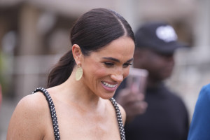 Μετά την Kate Middleton, σειρά έχει η Meghan Markle να επιλέξει το πιο trendy ρουζ της στιγμής
