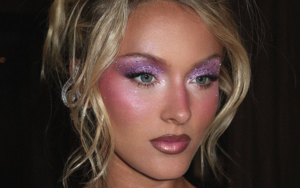 Μεταλλικές σκιές ματιών: Το Y2K makeup classic επιστρέφει, αλλά σε πιο chic και εκλεπτυσμένη εκδοχή για την άνοιξη 2026