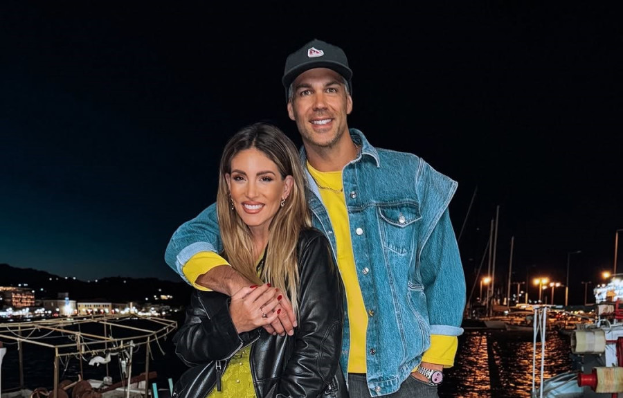 Αθηνά Οικονομάκου - Bruno Cerella: Αγάπη είναι να κρατιέσαι χέρι χέρι ακόμα κι αν η ξαπλώστρα έχει απόσταση!