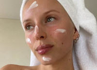 Slathering Method: Το trend που υπόσχεται να σου χαρίσει glass skin σ΄ένα βράδυ