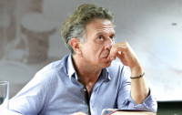 Κώστας Κόκλας: Δε σκέφτεται για τρίτο γάμο γιατί είναι… μικρός ακόμα, όμως αποκάλυψε ότι συγκατοικεί