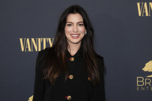 Η Anne Hathaway θα πρωταγωνιστήσει στην κινηματογραφική μεταφορά του “Verity” της Colleen Hoover