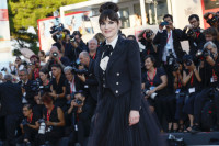 Winona Ryder: Μιλάει για την «τεράστια πίεση» γύρω από το Botox και τη γήρανση