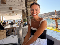 Ελένη Τσολάκη: Οι διακοπές της στην Σχοινούσα πήραν άλλο νόημα χάρη στην κόρη της