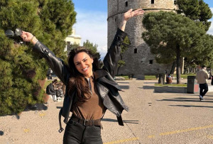 Ελένη Τσολάκη: Καθαρά Δευτέρα με φόντο τον Θερμαϊκό και την οικογένειά της