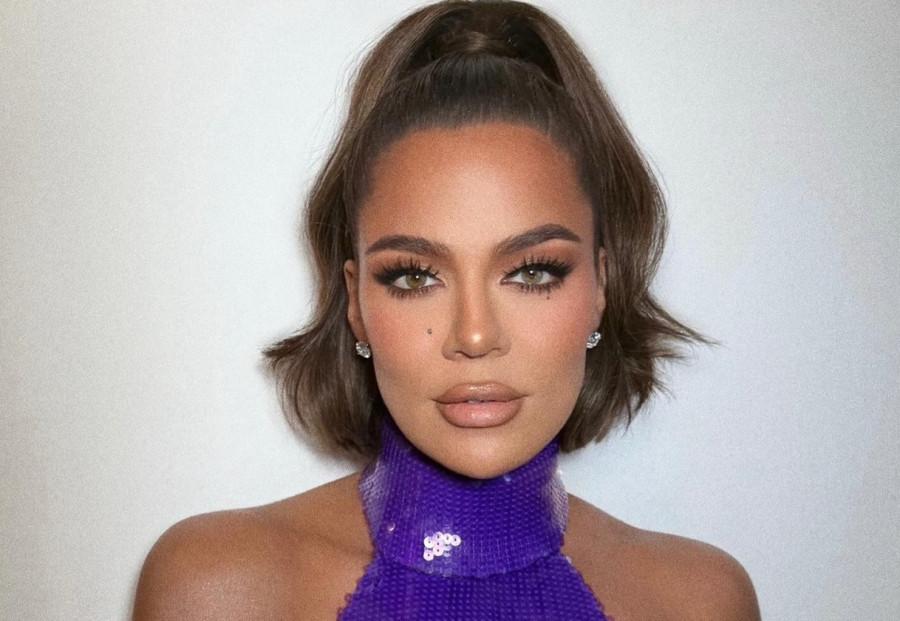 Η Khloé Kardashian ντύθηκε σαν σύγχρονη Lady Bridgerton και… έριξε το Instagram