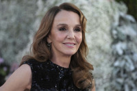 Μετά τα 60, αυτός ο τρόπος εφαρμογής του ρουζ κάνει όλη τη διαφορά (και η Philippine Leroy-Beaulieu τον έχει ήδη υιοθετήσει)