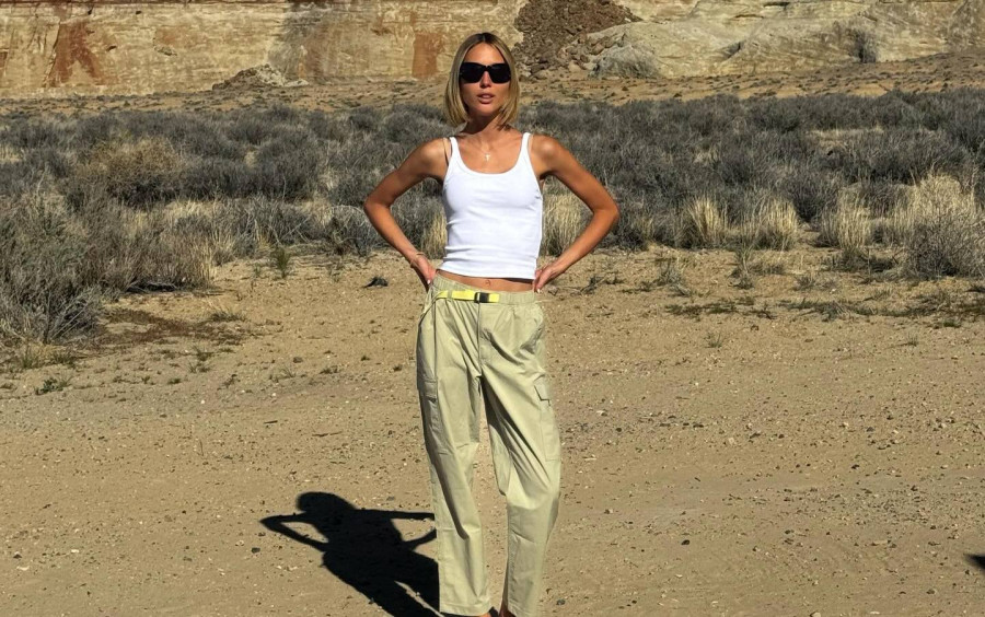 Το λευκό tank top έγινε ξανά το πιο powerful basic της χρονιάς