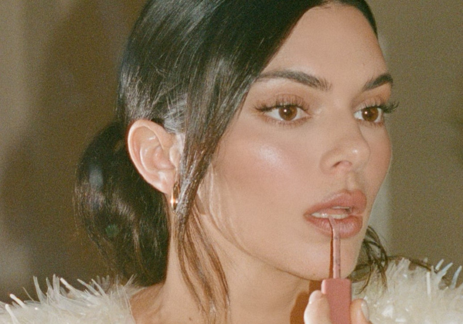 Ξηρά και σκασμένα χείλη; Αυτές οι γρήγορες λύσεις θα τα επανορθώσουν λίγο πριν τα Χριστούγεννα