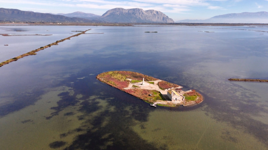 Όπου υπάρχει Ελλάδα: Ο Γιάννης Τσιμιτσέλης μάς ξεναγεί στο δικό του Μεσολόγγι