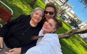 Η Δανάη Μπάρκα προειδοποιεί, ότι κι αν σας προσφέρει η μάνα της Βίκυ Σταυροπούλου μην το πάρετε. Δείτε γιατί