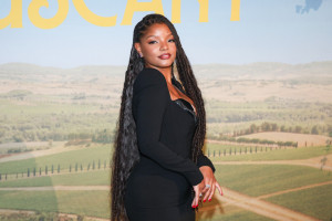 Halle Bailey: Μιλά για την επίδραση της μητρότητας στην καριέρα της: «Είναι μια τεράστια πηγή έμπνευσης»