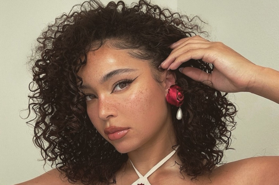 Το αλάνθαστο τρικ για να κρατάει το cream blush όλη μέρα