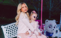 Η Paris Hilton γιόρτασε τα 2α γενέθλια της κόρης της με κουταβάκια και γυαλιά καρδούλες. Το πιο ροζ πάρτι ever!