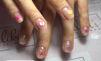 Fruit Nails: Στον δρόμο που χάραξε η Hailey Bieber, η Αποστολία Ζώη