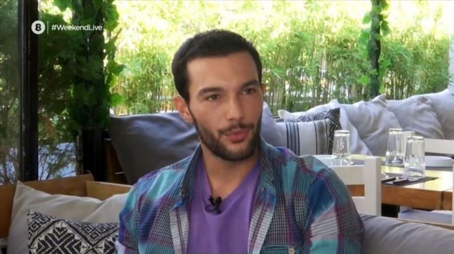 Νίκος Κοσώνας: Το «πατατράκ» στο πρώτο γύρισμα της «Γης της Ελιάς» και η μαμά Μπόκοτα που τον ρωτάει για τα μαλλιά της