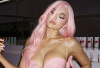Τα “Pink Drip Nails” της Kylie Jenner είναι φόρος τιμής στην εποχή του King Kylie