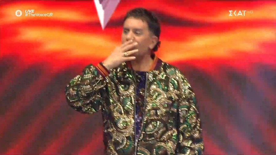 The Voice: Ο Γιώργος Μαζωνάκης έκανε είσοδο με το «Ανήκω» και καταχειροκροτήθηκε στο πρώτο live
