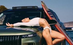 Η Δανάη Μπάρκα τρολάρει τη φωτογράφηση του GNTM με τα αυτοκίνητα και το απότελεσμα είναι EPIC