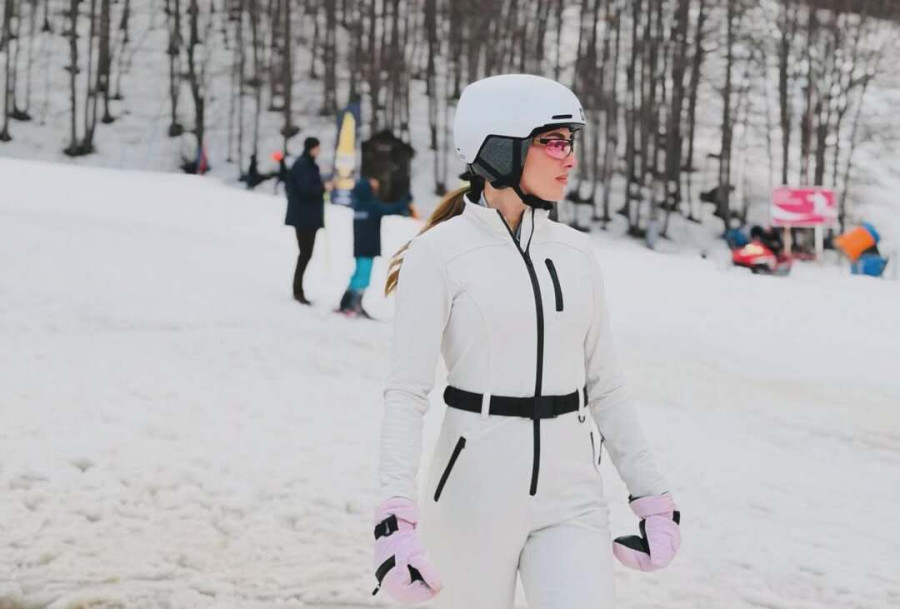 Κατερίνα Δαλάκα: Είναι η απόλυτη σκιέρ και το απέδειξε σε μαγευτικό χιονισμένο τοπίο