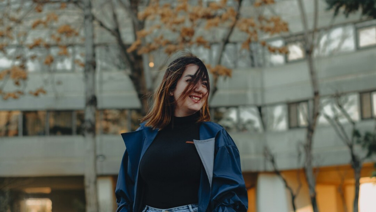 Τι σημαίνει πραγματικά το να χαμογελάς σε αγνώστους στον δρόμο