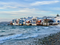 Γνωστός κομμωτής κατηγορείται για κλοπή γυαλιών και μεταγιόν από κατάστημα της Μυκόνου