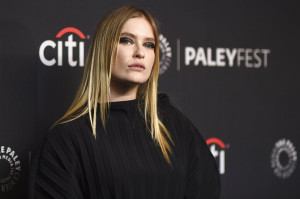Η Camille Razat από το &quot;Emily in Paris&quot; εξηγεί γιατί αποφάσισε να αποχωρήσει
