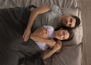 Τα ζευγάρια στην Ευρώπη χρησιμοποιούν αυτή τη μέθοδο ύπνου και σώζει τις σχέσεις τους