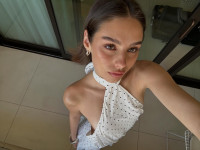 Flat eyebrow trend: Το απόλυτο trick για lifting στο βλέμμα χωρίς επεμβάσεις