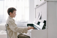 Εξωσχολικές δραστηριότητες: Πόσες χωράνε πραγματικά στην καθημερινότητα ενός παιδιού;