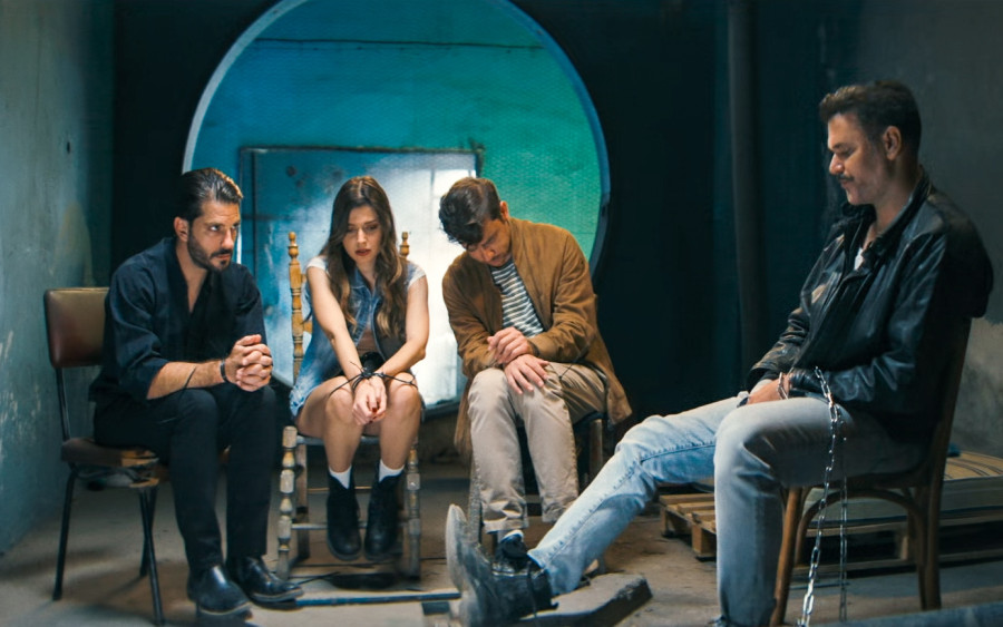 Γιατί ρε πατέρα: Η σωτηρία για τα αδέρφια έρχεται εκεί που δεν το περιμένουν