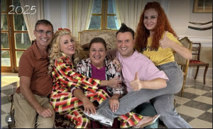 Στο παρά πέντε: Το πολυπόθητο reunion έγινε και το Χ στάθηκε με δάκρυα σε αυτούς που έφυγαν, την μπηχτή της Ζέτας και... τον Χριστόφορο Παπακαλιάτη