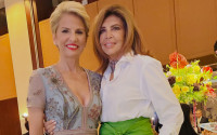 Μιμή Ντενίση: Πήγε σε γάμο γιου στενών φίλων και τα έδωσε όλα στον χορό